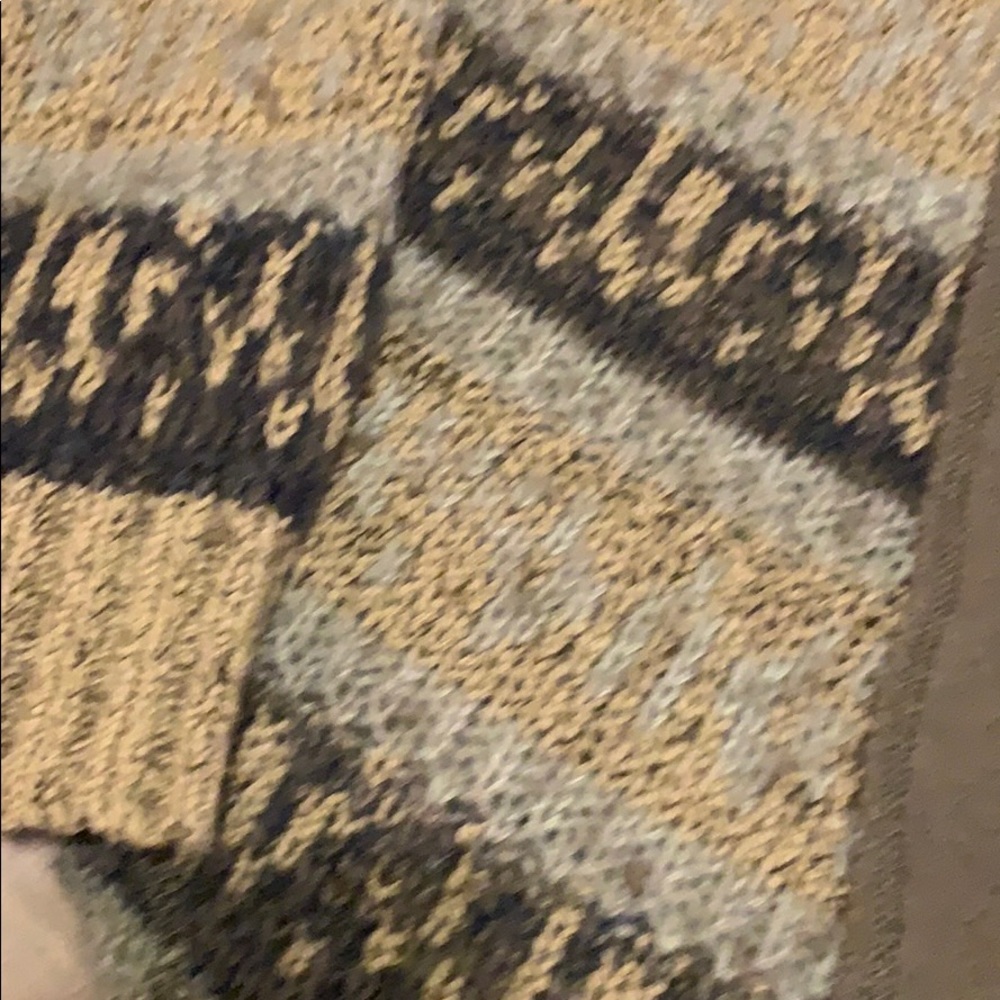 Sweater - Picture 5 of 5